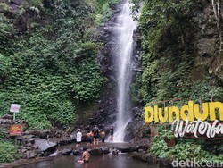 Healing di Air Terjun Dlundung Mojokerto yang Eksotis