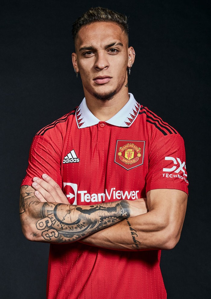 Antony MANCHESTER, ENGLAND - SEPTEMBER 01: New Manchester United signing Antony poses for a portrait at Carrington Training Ground on September 01, 2022 in Manchester, England. (Photo by Manchester United/Manchester United via Getty Images)