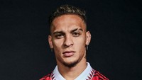 Kelincahan dan skill olah bola Antony kini siap menambah daya gedor MU dari sisi sayap kanan permainan. Foto: Manchester United via Getty Imag/Manchester United