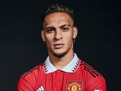 Kelincahan dan skill olah bola Antony kini siap menambah daya gedor MU dari sisi sayap kanan permainan. Foto: Manchester United via Getty Imag/Manchester United