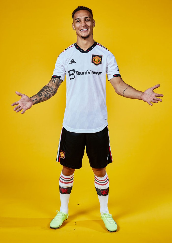 Antony MANCHESTER, ENGLAND - SEPTEMBER 01: New Manchester United signing Antony poses for a portrait at Carrington Training Ground on September 01, 2022 in Manchester, England. (Photo by Manchester United/Manchester United via Getty Images)