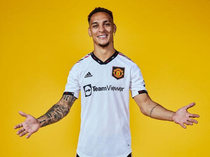 MANCHESTER, ENGLAND - SEPTEMBER 01:  New Manchester United signing Antony poses for a portrait at Carrington Training Ground on September 01, 2022 in Manchester, England. (Photo by Manchester United/Manchester United via Getty Images)