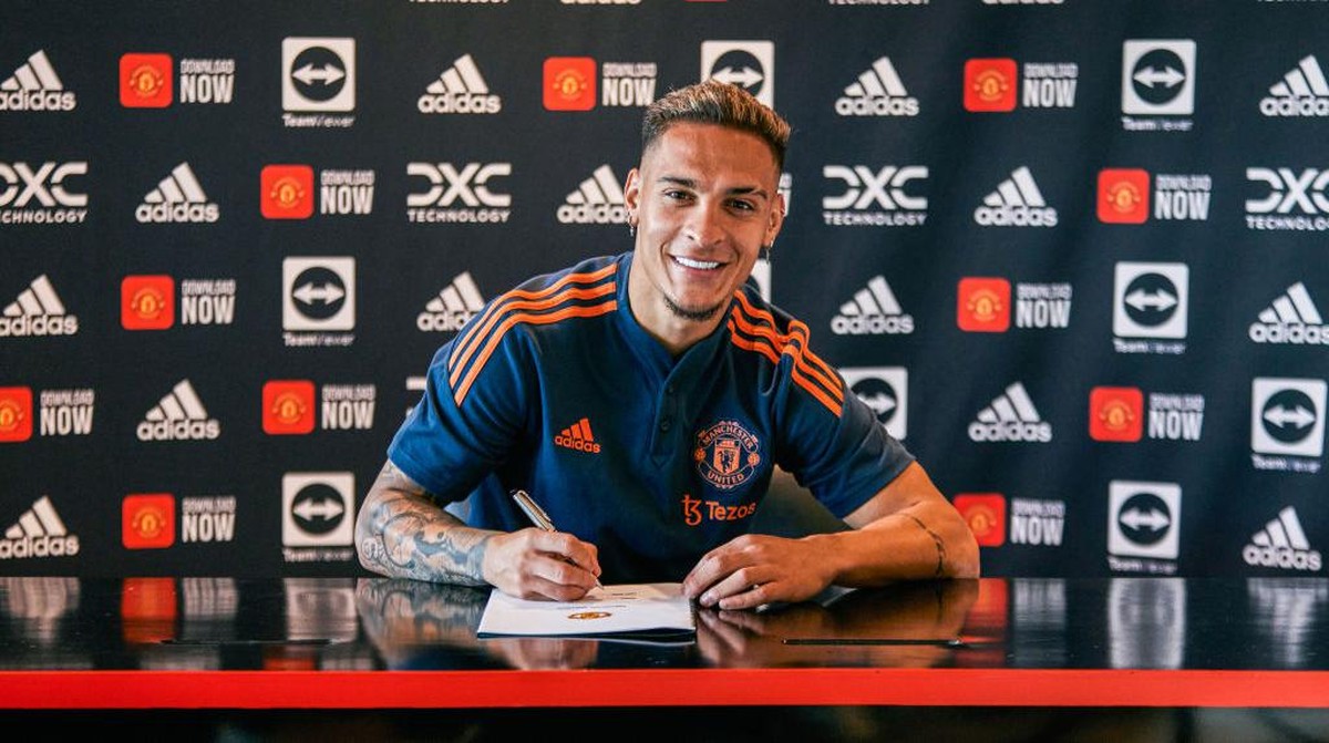 Antony resmi jadi pemain Manchester United. (Foto: Manchester United via Getty Imag/Manchester United)