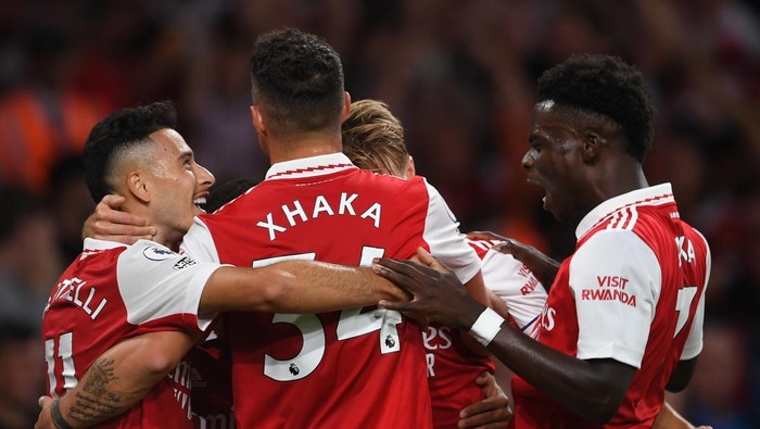 LONDON, ENGLAND - AUGUST 31: Gabriel Jesus celebrates scoring Arsenals 1st goal with his team mates during the Premier League match between Arsenal FC and Aston Villa at Emirates Stadium on August 31, 2022 in London, England. (Photo by David Price/Arsenal FC via Getty Images)