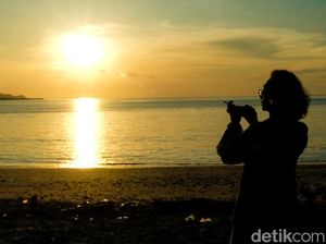 Berburu Momen Sunset di Pantai Oeusapi Wini Berburu Momen Sunset di Pantai Oeusapi Wini