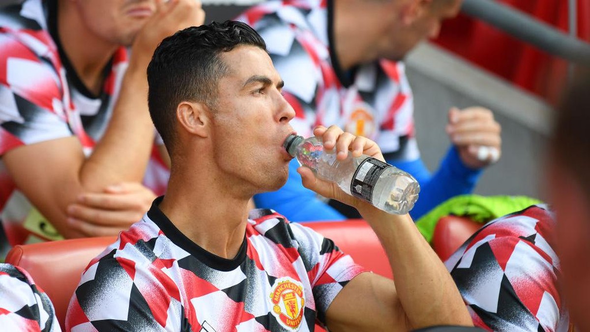 Ronaldo mungkin akan bertahan di MU. Foto: Getty Images/Mike Hewitt
