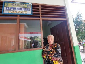 Guru Minta Gerbang Sekolah TKP Laka Maut Bekasi Dipindah Guru Minta Gerbang Sekolah TKP Laka Maut Bekasi Dipindah