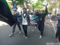 Puluhan Mahasiswa Lamongan Turun Jalan Tolak Rencana Harga BBM Naik