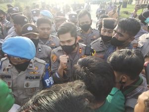 Kericuhan Demo HMI di Asahan Dipicu Larangan Aksi Kubur Diri Kericuhan Demo HMI di Asahan Dipicu Larangan Aksi Kubur Diri