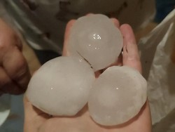 Detik-detik Hujan Es Sebesar Kepalan Tangan Hantam Spanyol