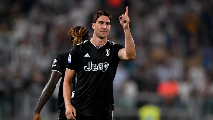 TURIN, ITALY - AUGUST 31: Dusan Vlahovic of Juventus celebrates 1-0 goal during the Serie A match between Juventus and Spezia Calcio at Allianz Stadium on August 31, 2022 in Turin, Italy. (Photo by Daniele Badolato - Juventus FC/Juventus FC via Getty Images)