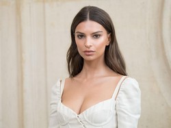 Usai Diisukan Kencan dengan Brad Pitt, Emrata Disebut Biseksual
