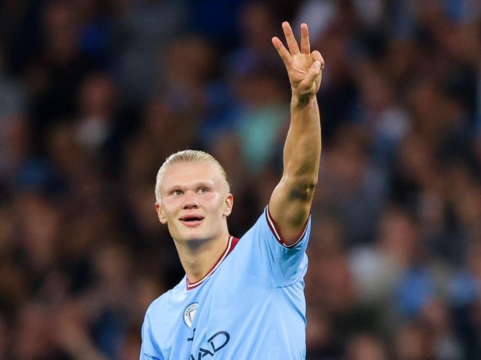 MANCHESTER, ENGLAND - AUGUST 31: Erling Haaland of Manchester City celebrates after scoring his hat trick during the Premier League match between Manchester City and Nottingham Forest at Etihad Stadium on August 31, 2022 in Manchester, England. (Photo by James Gill - Danehouse/Getty Images)