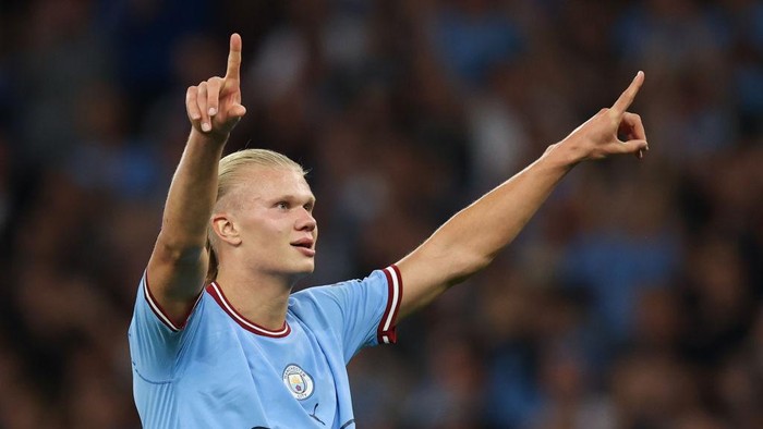 MANCHESTER, ENGLAND - AUGUST 31: Erling Haaland of Manchester City celebrates after scoring a goal to make it 3-0 during the Premier League match between Manchester City and Nottingham Forest at Etihad Stadium on August 31, 2022 in Manchester, United Kingdom. (Photo by James Williamson - AMA/Getty Images)