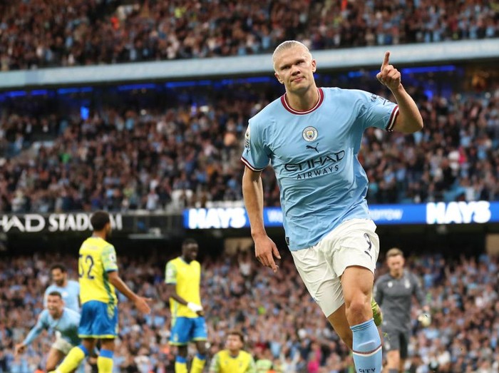MANCHESTER, ENGLAND - AUGUST 31: Erling Haaland of Manchester City celebrates after scoring a goal to make it 2-0 during the Premier League match between Manchester City and Nottingham Forest at Etihad Stadium on August 31, 2022 in Manchester, United Kingdom. (Photo by James Williamson - AMA/Getty Images)