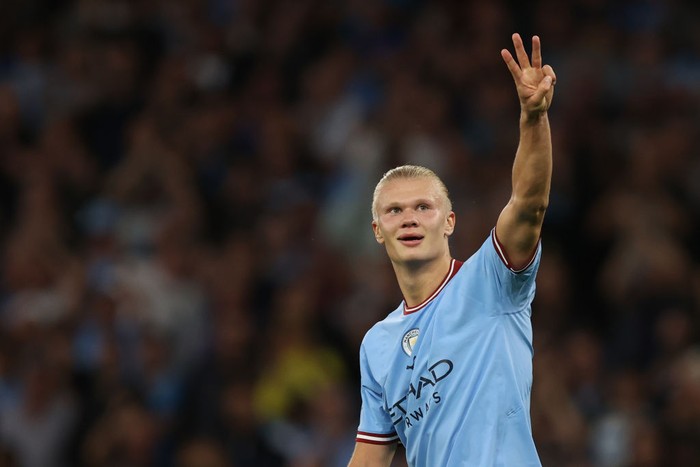 Erling Haaland MANCHESTER, ENGLAND - AUGUST 31: Erling Haaland of Manchester City celebrates scoring their side's first goal during the Premier League match between Manchester City and Nottingham Forest at Etihad Stadium on August 31, 2022 in Manchester, England. (Photo by Michael Regan/Getty Images)