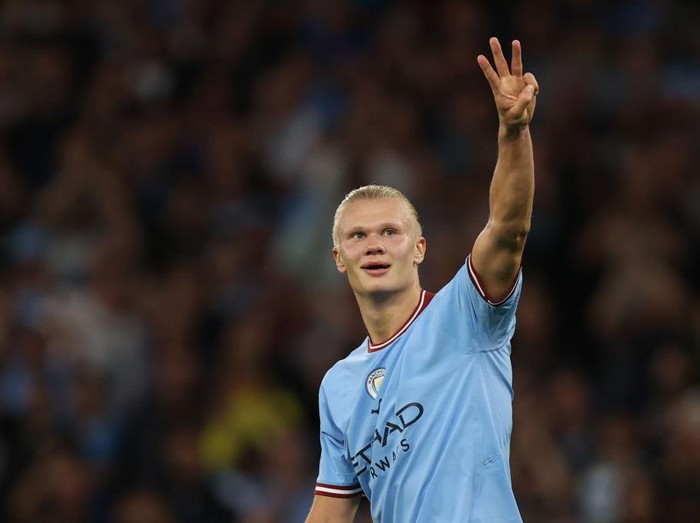 MANCHESTER, ENGLAND - AUGUST 31: Erling Haaland of Manchester City celebrates scoring their side's first goal during the Premier League match between Manchester City and Nottingham Forest at Etihad Stadium on August 31, 2022 in Manchester, England. (Photo by Michael Regan/Getty Images)