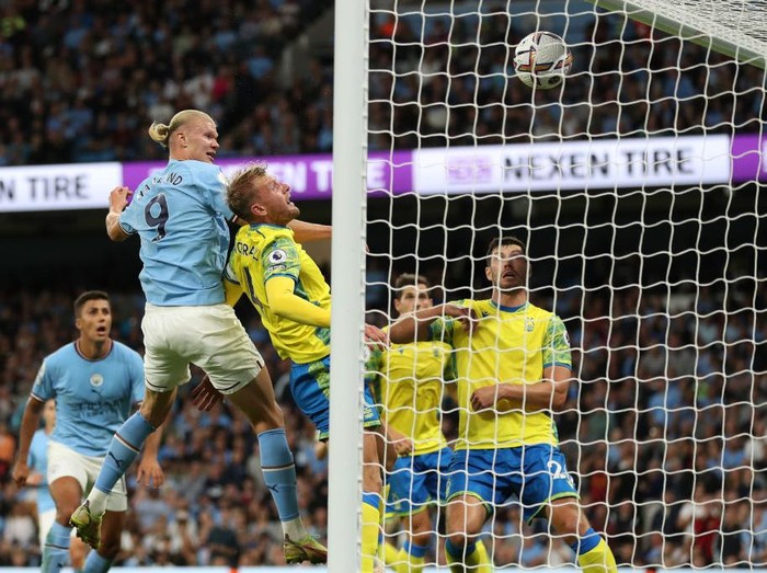 MANCHESTER, ENGLAND - AUGUST 31: Erling Haaland of Manchester City celebrates scoring their side's first goal during the Premier League match between Manchester City and Nottingham Forest at Etihad Stadium on August 31, 2022 in Manchester, England. (Photo by Michael Regan/Getty Images)