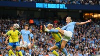 Gol pertama Haaland dicetak dengan kaki kiri menyambut umpan Phil Foden, sebuah sontekan yang sempurna (Getty Images)