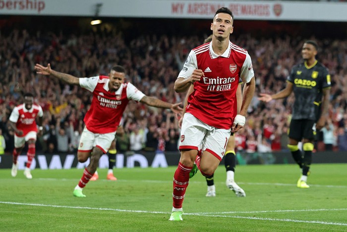 Gabriel Martinelli LONDON, ENGLAND - AUGUST 31: Gabriel Martinelli of Arsenal celebrates scoring their side's second goal during the Premier League match between Arsenal FC and Aston Villa at Emirates Stadium on August 31, 2022 in London, England. (Photo by David Rogers/Getty Images)