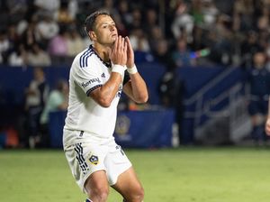 Aksi Chicharito di Laga MLS Ini Dikecam, Lebay atau Tidak?