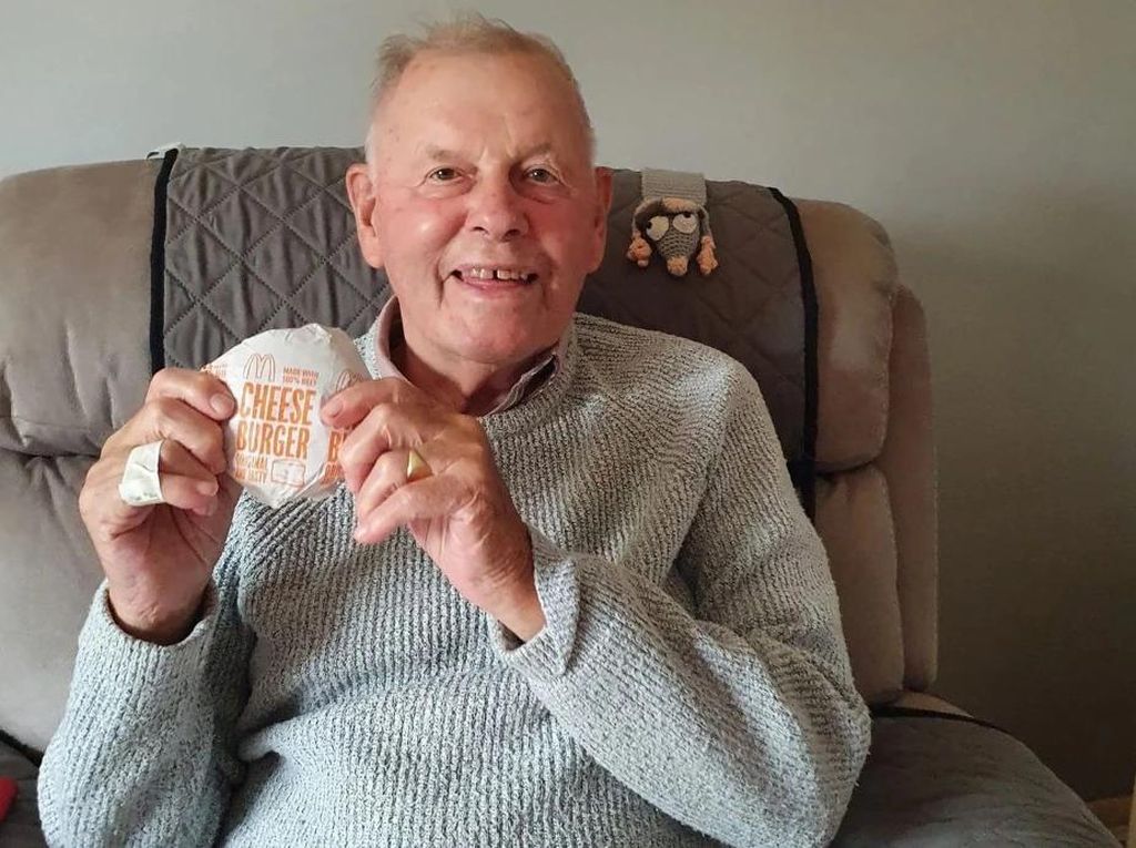 Kakek 86 Tahun Ini Pertama Kali Makan McDonalds Seumur Hidupnya