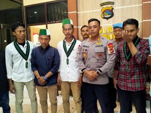Kapolres Dompu akan Tindak Polisi Terlibat Bentrok dengan Mahasiswa Kapolres Dompu akan Tindak Polisi Terlibat Bentrok dengan Mahasiswa