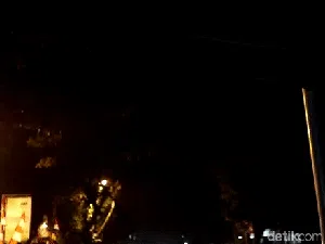 Jurit Malam: Kisah Hantu Boneka Baksil hingga Konten Uji Nyali Jurit Malam: Kisah Hantu Boneka Baksil hingga Konten Uji Nyali