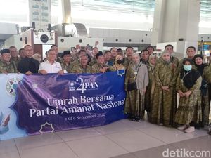 Lepas Rombongan Umrah DPP-DPW PAN, Zulhas Titip Doa Ini Jelang Pemilu