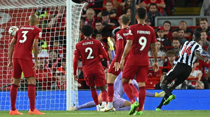 Newcastle Uniteds Swedish striker Alexander Isak (R) shoots to score the opening goal of the English Premier League football match between Liverpool and Newcastle United at Anfield in Liverpool, north west England on August 31, 2022. - - RESTRICTED TO EDITORIAL USE. No use with unauthorized audio, video, data, fixture lists, club/league logos or live services. Online in-match use limited to 120 images. An additional 40 images may be used in extra time. No video emulation. Social media in-match use limited to 120 images. An additional 40 images may be used in extra time. No use in betting publications, games or single club/league/player publications. (Photo by Paul ELLIS / AFP) / RESTRICTED TO EDITORIAL USE. No use with unauthorized audio, video, data, fixture lists, club/league logos or live services. Online in-match use limited to 120 images. An additional 40 images may be used in extra time. No video emulation. Social media in-match use limited to 120 images. An additional 40 images may be used in extra time. No use in betting publications, games or single club/league/player publications. / RESTRICTED TO EDITORIAL USE. No use with unauthorized audio, video, data, fixture lists, club/league logos or live services. Online in-match use limited to 120 images. An additional 40 images may be used in extra time. No video emulation. Social media in-match use limited to 120 images. An additional 40 images may be used in extra time. No use in betting publications, games or single club/league/player publications. (Photo by PAUL ELLIS/AFP via Getty Images)
