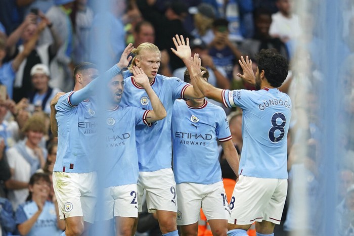 Manchester Citys Erling Haaland, centre, celebrates with teammates after scoring his sides second goal during the English Premier League soccer match between Manchester City and Nottingham Forest at Etihad Stadium in Manchester, England, Wednesday, Aug 31, 2022. (AP Photo/Dave Thompson)