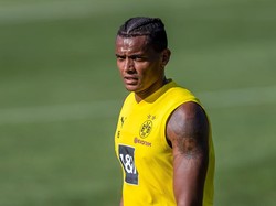 Man City Dapatkan Manuel Akanji