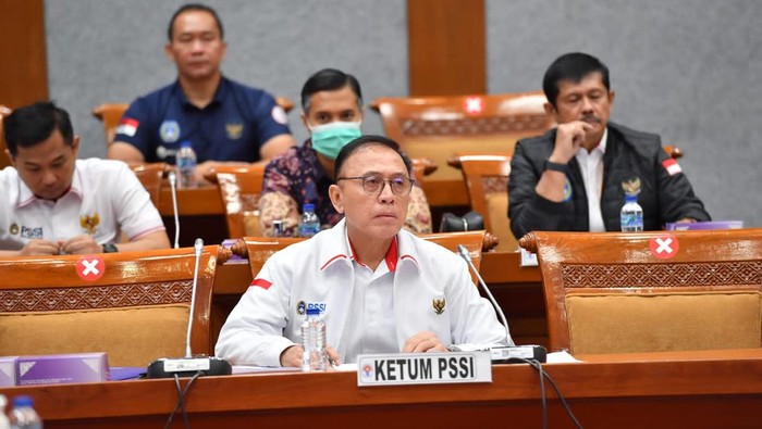 Ketum PSSI, Mochamad Iriawan, rapat dengan Komisi X DPR RI.