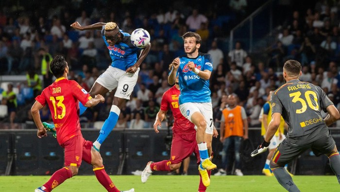 NAPLES, ITALY - AUGUST 31: Victor Osimhen of SSC Napoli in action during the Serie A match between SSC Napoli and US Lecce at Stadio Diego Armando Maradona on August 31, 2022 in Naples, Italy. (Photo by Ivan Romano/Getty Images)