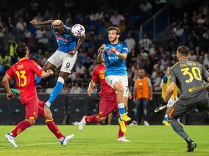 Napoli Vs Lecce Selesai 1-1 Napoli Vs Lecce Selesai 1-1