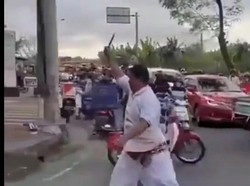 Detik-detik ODGJ Ngamuk dan Tusuk Pemotor di Badung Bali