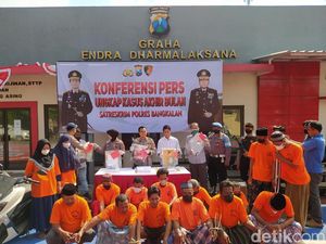 Tilap Uang Member Rp 300 Juta, Bandar Arisan Online di Bangkalan Ditangkap Tilap Uang Member Rp 300 Juta, Bandar Arisan Online di Bangkalan Ditangkap