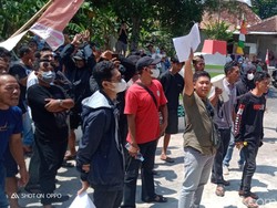 Pelantikan Perangkat Desa Planggu Klaten Dikepung Warga, Ada Apa?