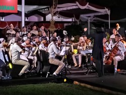 Mini Orkestra Serenade Bunga Bangsa Ramaikan Hari Jadi Trenggalek