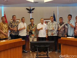 Peternak Ramai-ramai Ngadu ke Zulhas Rugi Harga Ayam Jeblok ke Rp 14.000/Kg