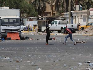 Bentrokan Berdarah Terjadi di Irak, 6 Tewas Termasuk 4 Polisi Bentrokan Berdarah Terjadi di Irak, 6 Tewas Termasuk 4 Polisi
