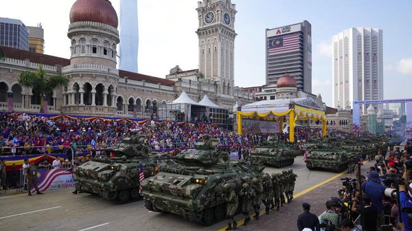 Potret Parade HUT Kemerdekaan Malaysia ke-65, Semarak Banget
