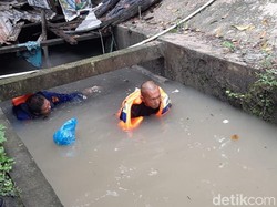 Bocah 3 Tahun Hilang Terseret Air di Parit Setelah Hujan Deras