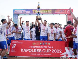 Kalahkan Tim Polres Bone, Tanete Riattang A Jawara Turnamen Kapolres Cup Kalahkan Tim Polres Bone, Tanete Riattang A Jawara Turnamen Kapolres Cup