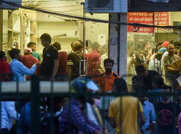 Toko Miras di India Diserbu Pembeli hingga Raknya Kosong, Ada Apa?