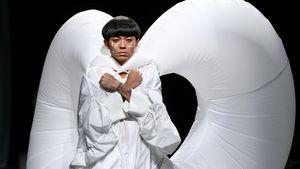 Foto: 10 Baju Unik di Tokyo Fashion Week 2023