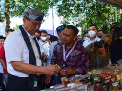 Isu BBM Naik Merebak, Luhut: Pemerintah Fokus Distribusi BLT BBM Tepat Sasaran