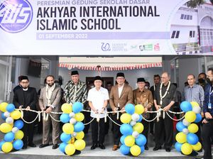 Waket MPR Harap Sekolah Binaan UAH di Bekasi Cetak Tokoh Bangsa Hebat Waket MPR Harap Sekolah Binaan UAH di Bekasi Cetak Tokoh Bangsa Hebat