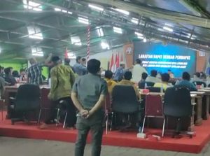 RDP DPRD Sulbar Bahas Izin Reklamasi, Warga-Perusahaan Tambang Nyaris Bentrok RDP DPRD Sulbar Bahas Izin Reklamasi, Warga-Perusahaan Tambang Nyaris Bentrok