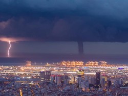 Foto Spektakuler dari Kompetisi Fotografi Cuaca 2022